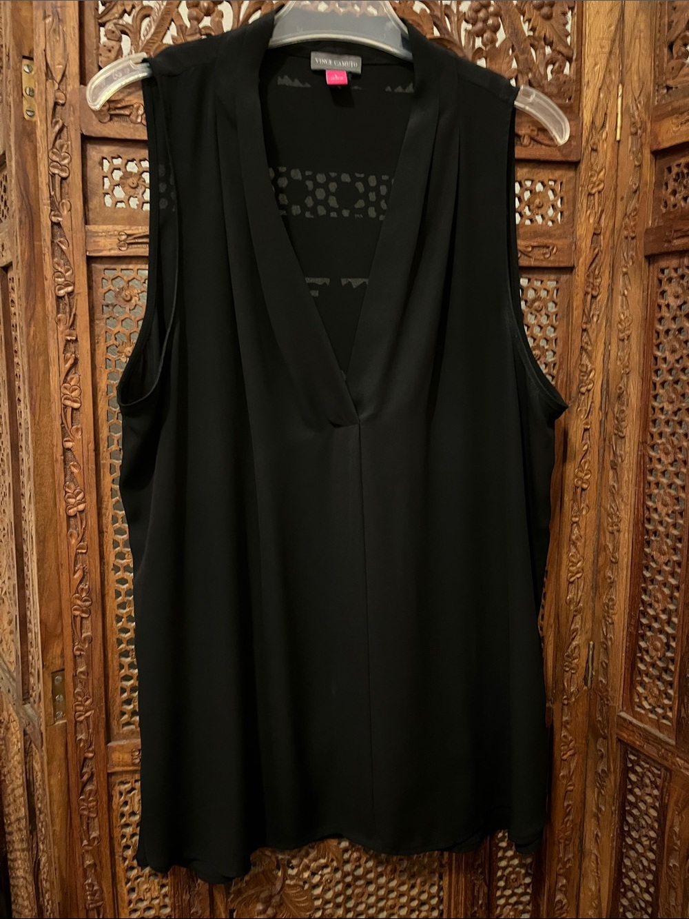 Vince Camuto Black V-Neck Sleeveless Blouse